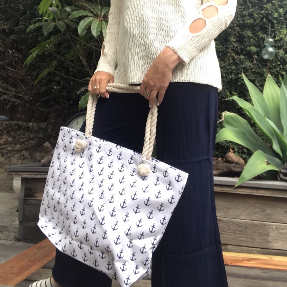 ☕️Wonderful Navy and White Anchor Tote